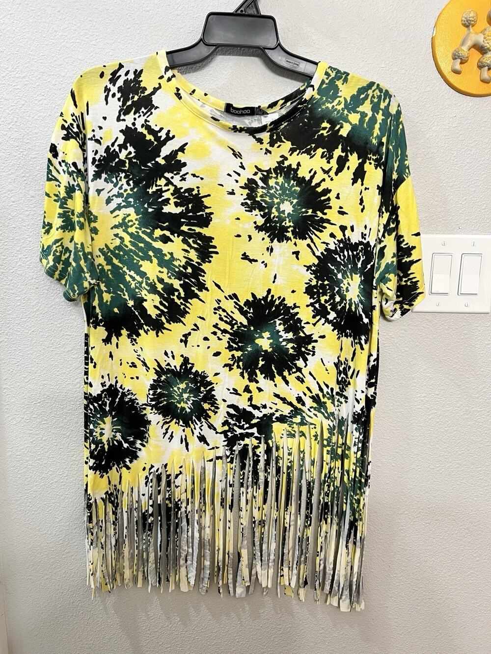 Boohoo Tie-Dye Fringe Hem T-Shirt Size 12 Yellow Black Green Top Boho Festival